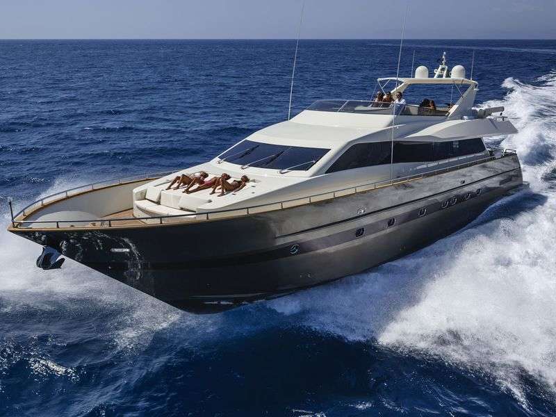 Motor yacht charter